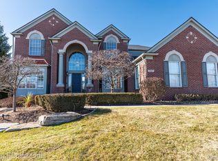 5942 Stonehaven Blvd, Rochester, MI 48306