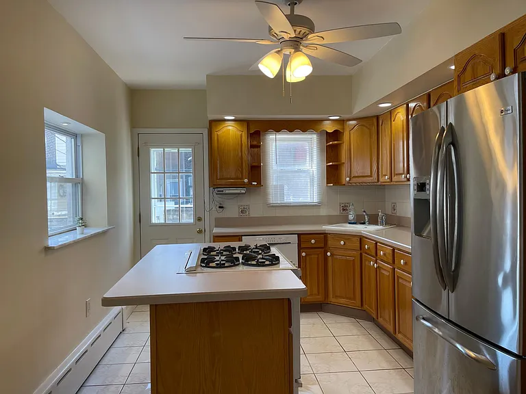 2444 E Huntingdon St — Photo 7