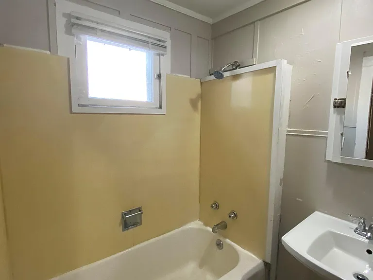 716 Seneca St — Photo 5