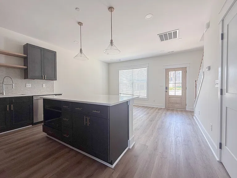 1348 Meridian St — Photo 8