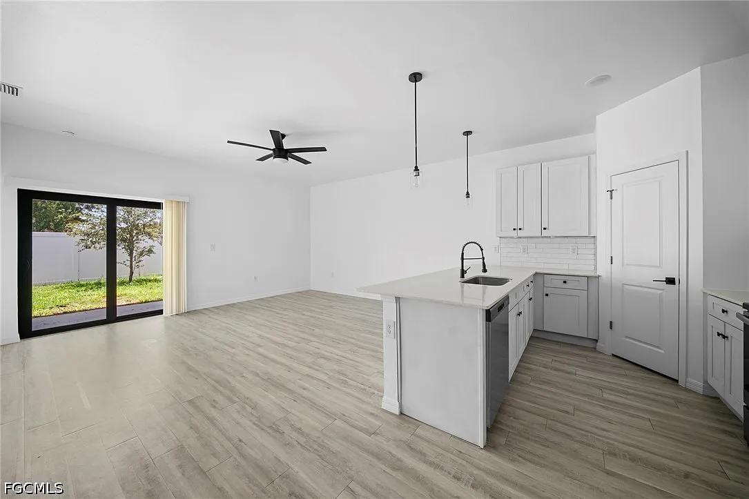 3 bed, 2.0 bath, 1247 sqft, $1,700 — Photo 3