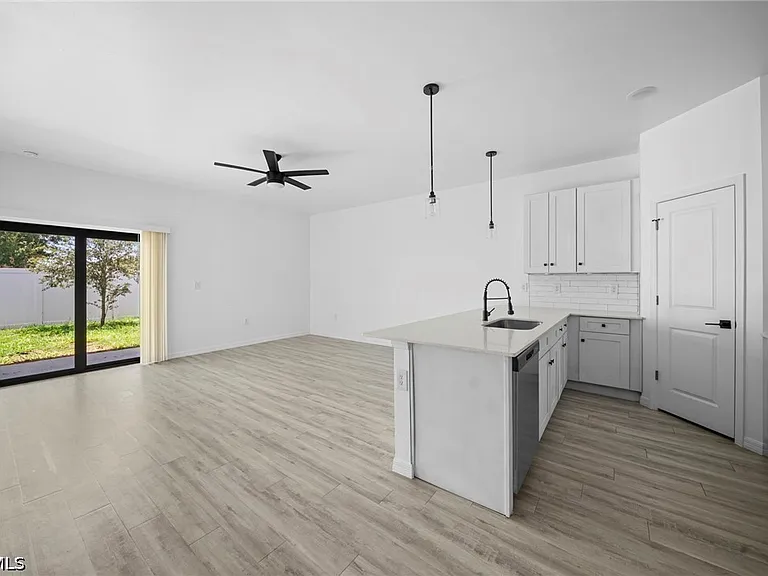 528 SE 6th St — Photo 3