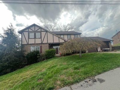 10 Twin Oaks Dr, Huntington, WV, 25701