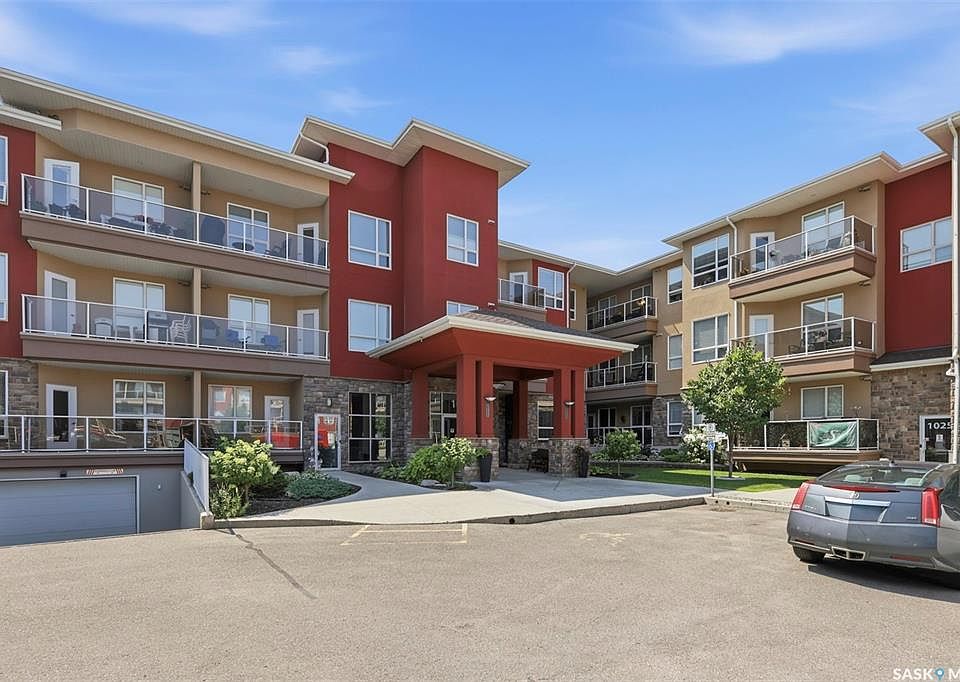 1st image of UNIT 310-1025 Moss AVENUE