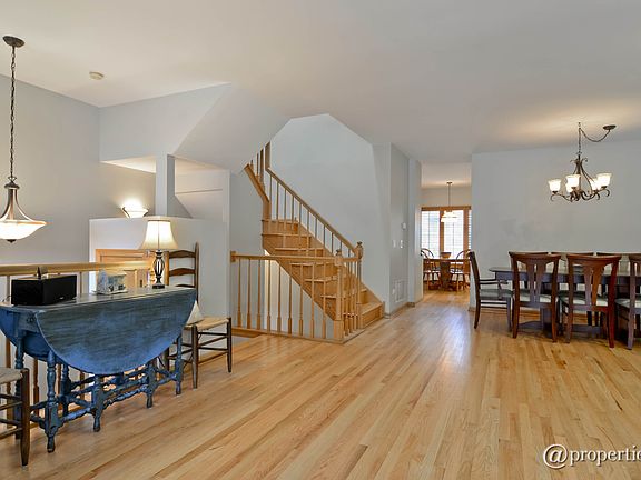 Foyer/Dining Room