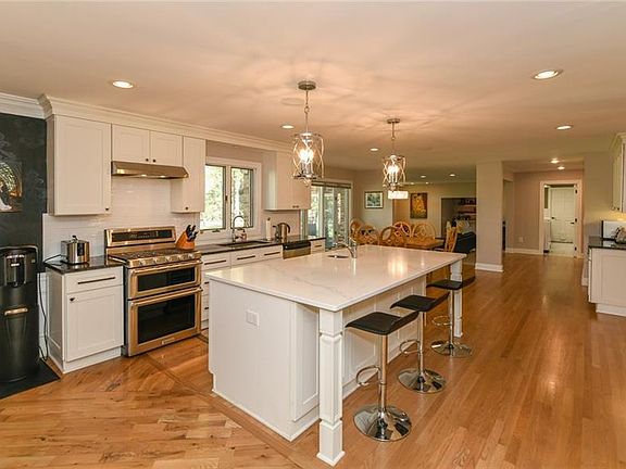 4th image of 2335 Georgia Dr