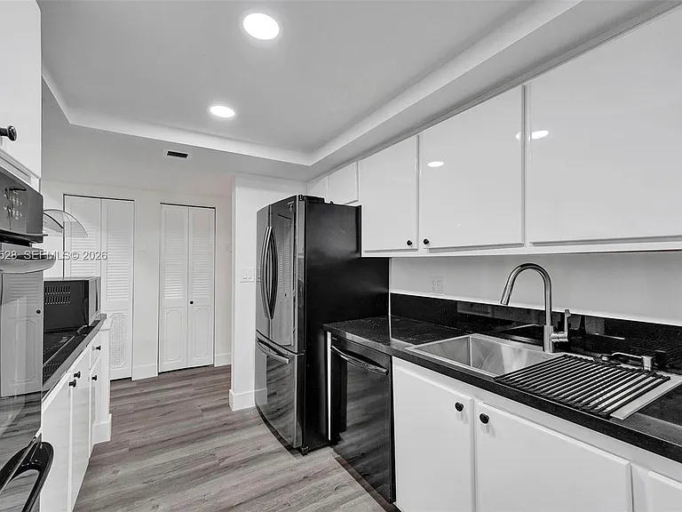 1001 Three Islands Blvd #28 — Photo 9