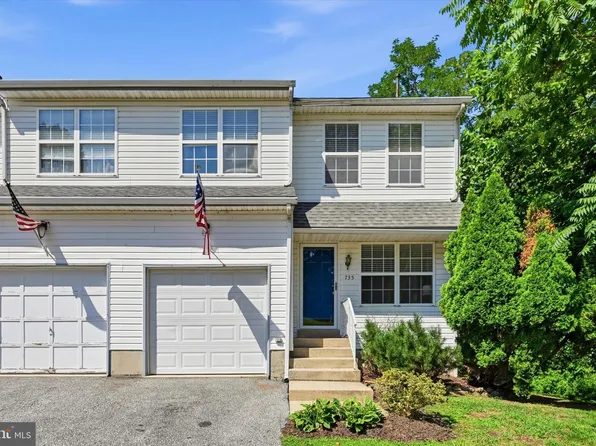 735 Hawthorne Ln, Upper Chichester, PA 19014