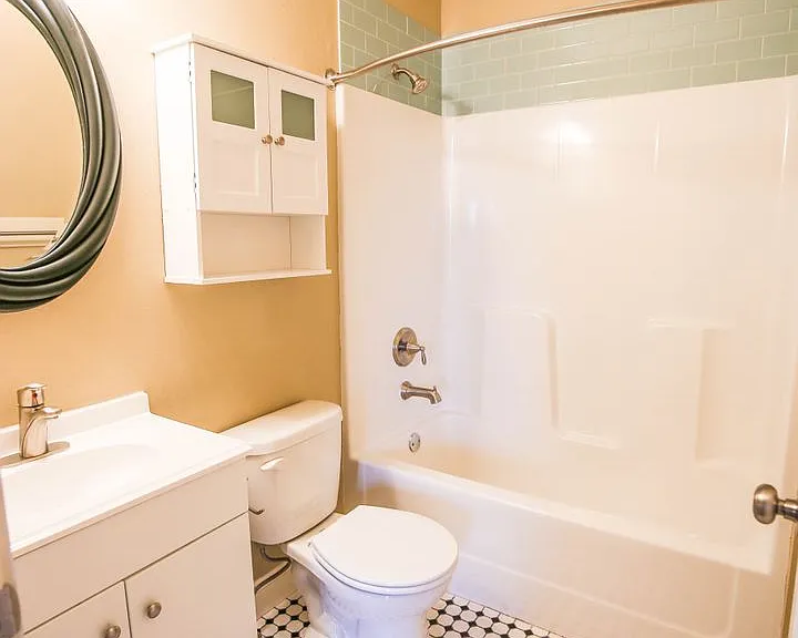 1040 E Walnut St — Photo 11