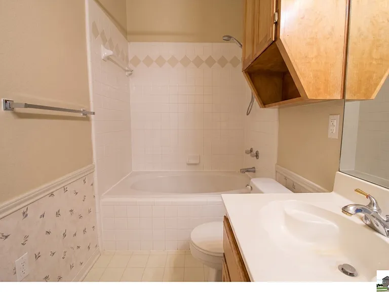 1506 Creek St — Photo 121