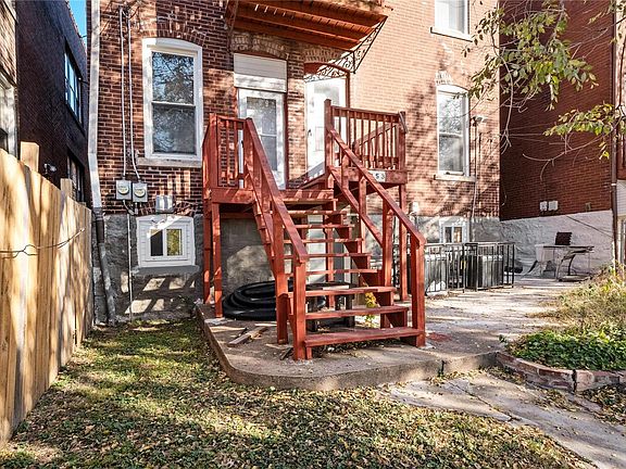 4th image of 3953 S Grand Blvd