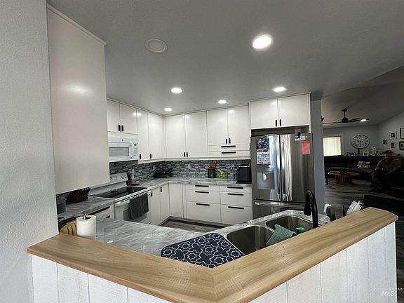 5th image of 407 Virginia Blvd