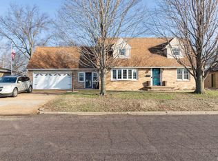 305 Delshire Ave, Pekin, IL 61554