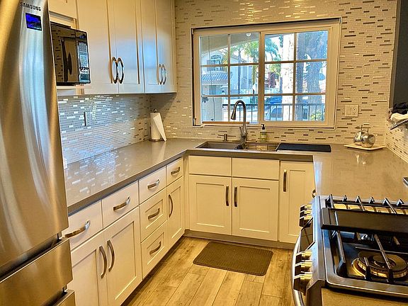 2nd image of 626 Lake St APT 33
