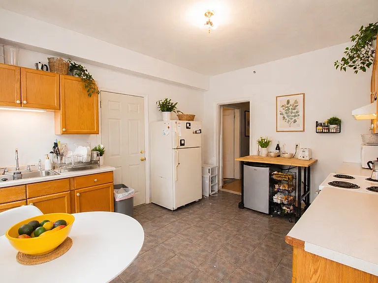 10 Davis Ave #C — Photo 7