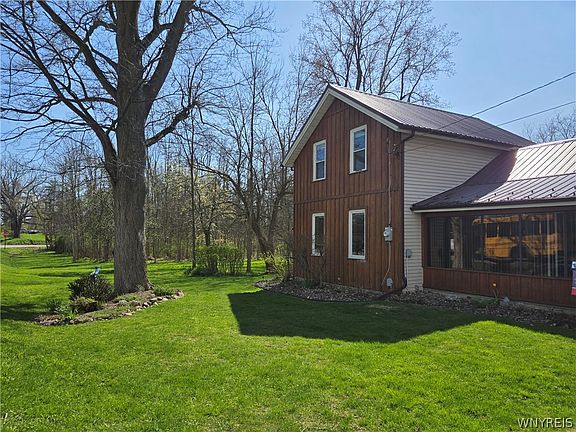 3rd image of 8984 Lovers Lane Rd