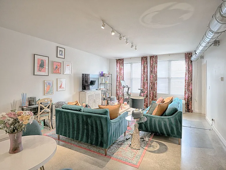 East Village Lofts- 1062 N. Ashland Ave — Photo 10
