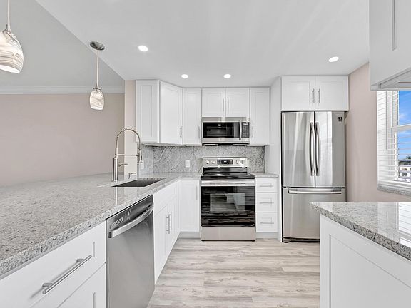 2nd image of 901 Gardenia Dr APT 580
