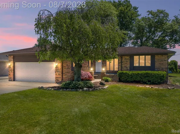 49300 Bayshore Dr, Chesterfield, MI 48047