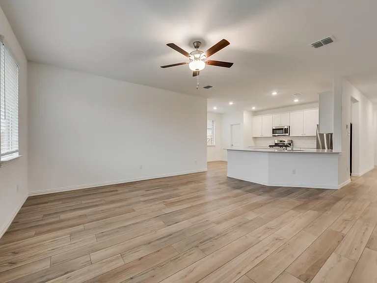 917 Dustwood Dr — Photo 7