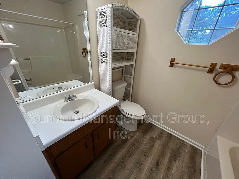 555 Cowan Rd — Photo 19