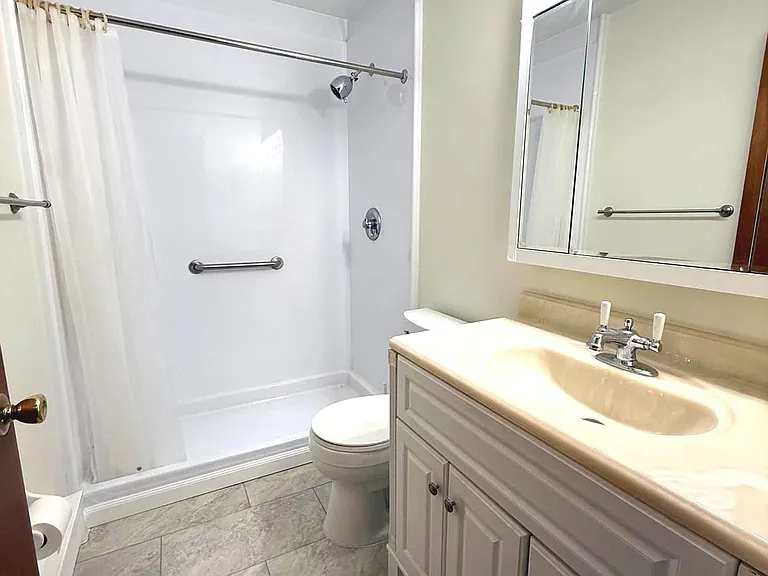 62 Kingston Way — Photo 12