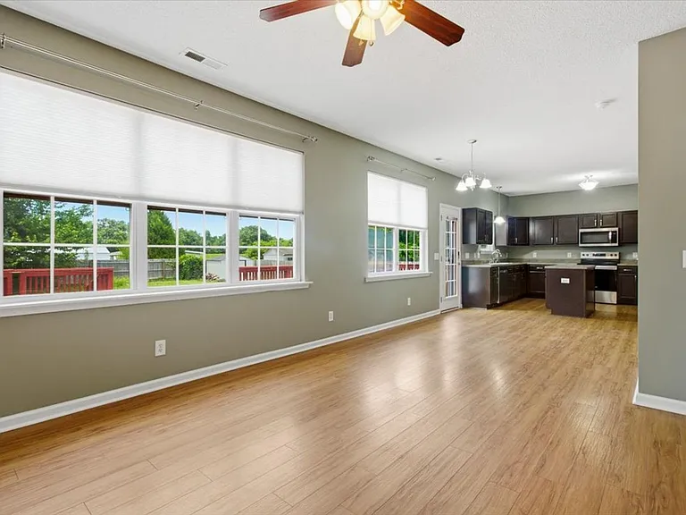 103 Briar Hollow Dr — Photo 13