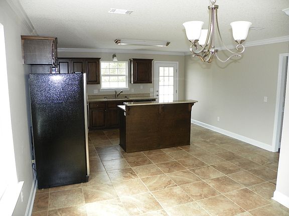 EAT-IN KITCHEN
