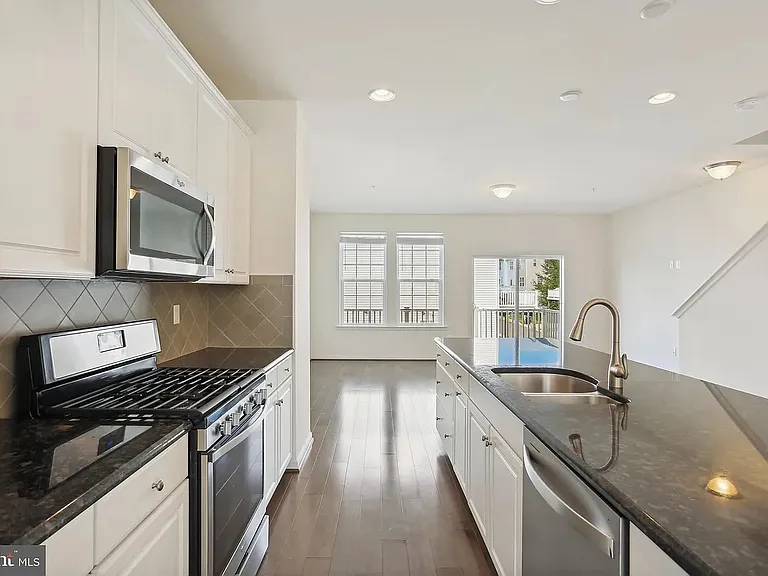 18320 Woodhouse Ln — Photo 9