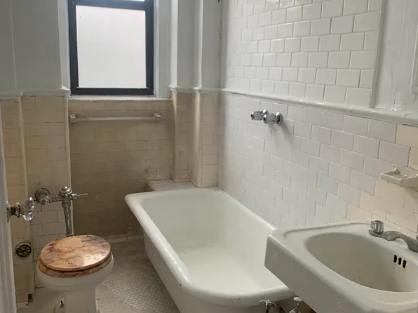 409 Edgecomb Avenue image 9 of 15