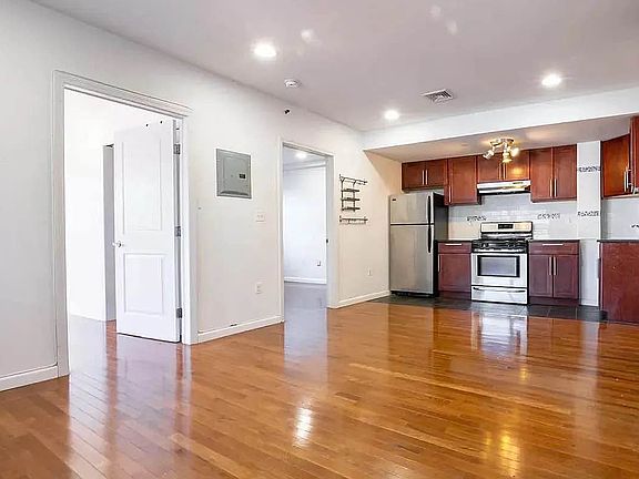 3rd image of 1086 Broadway APT 304