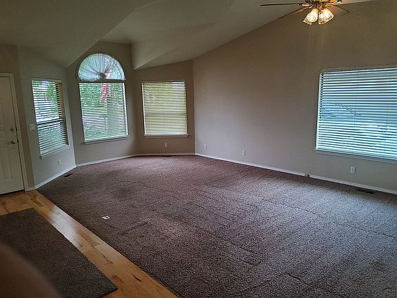 3rd image of 5547 N Willowlawn Way