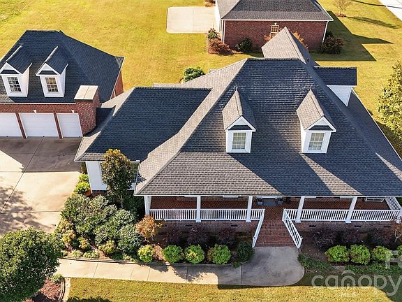 2nd image of 1004 Brockman Rd