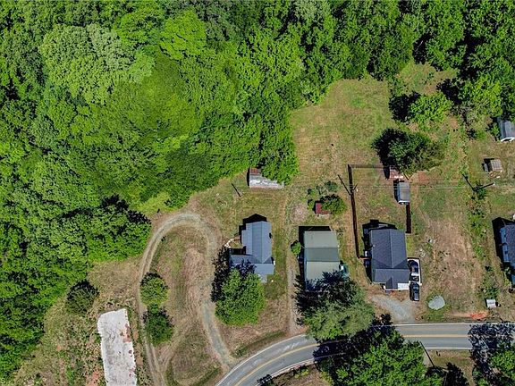 3rd image of 2102 Carolina Mill Rd