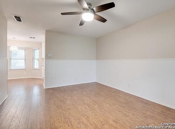 3rd image of 708 Pecan Dr