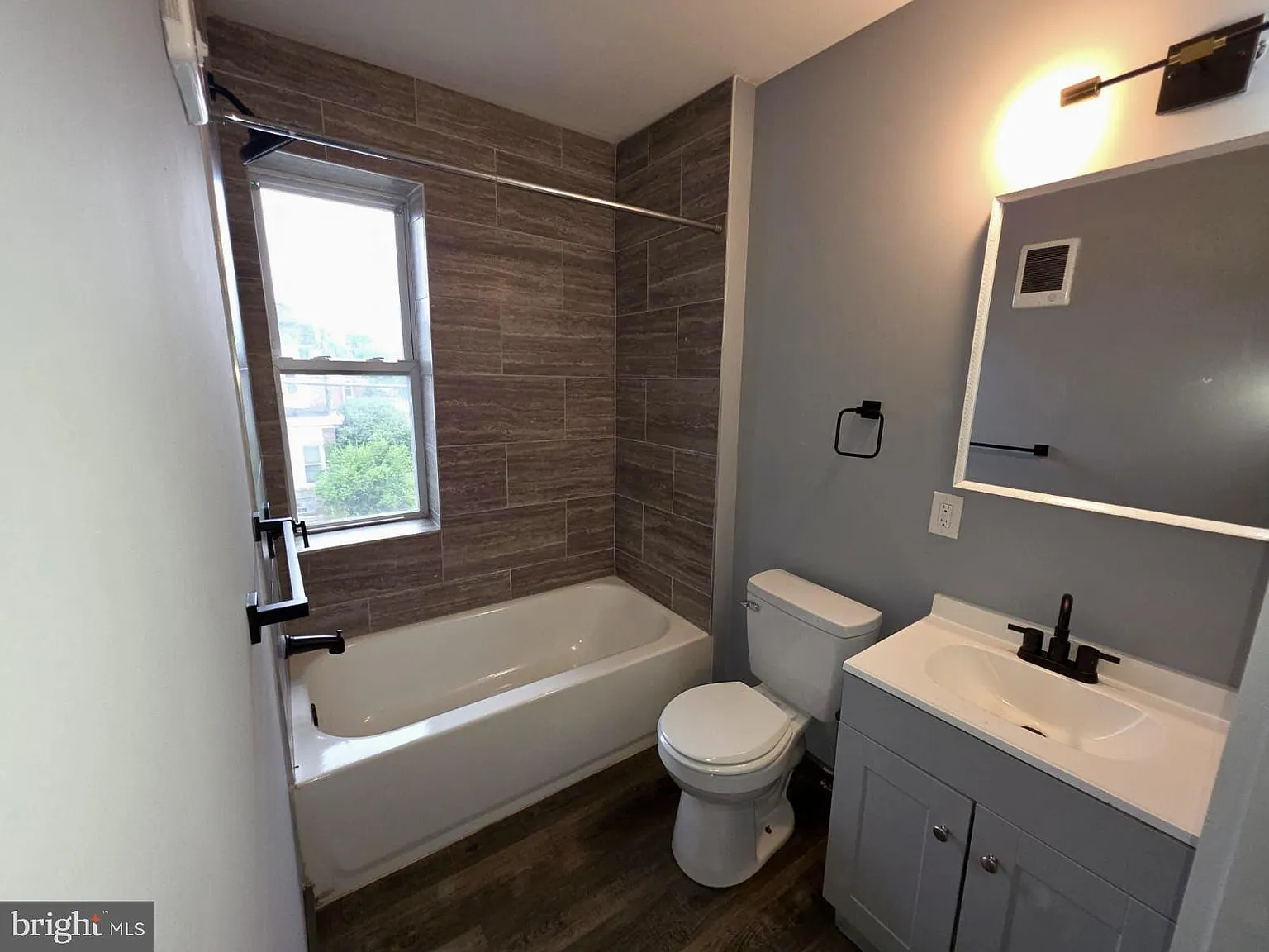 2 bed, 2.0 bath, 1320 sqft, $1,200 — Photo 2