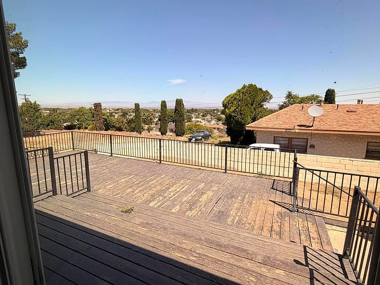 4545 Columbia Way — Photo 7