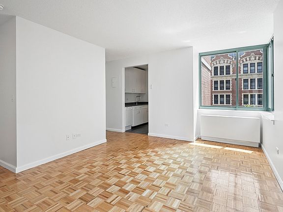 5th image of 200 W 60th St APT 6C
