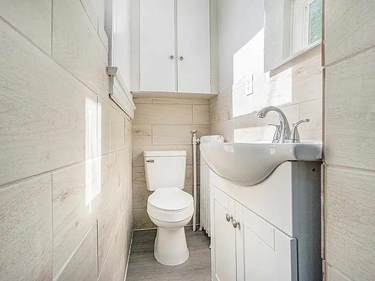 258 Capital Ave NE #3 — Photo 8