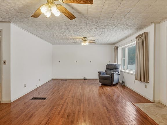 5th image of 120 N Lansing School Rd