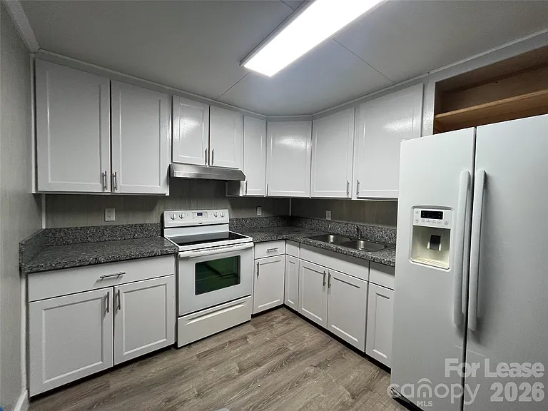 4723 Linden St — Photo 6