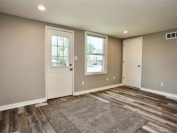 4th image of 5443 Pioneers Blvd