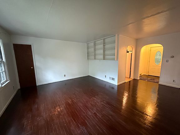 4th image of 1004 Vineland Ave