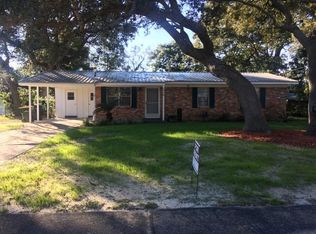 643 Golf Course Dr, Fort Walton Beach, FL 32547