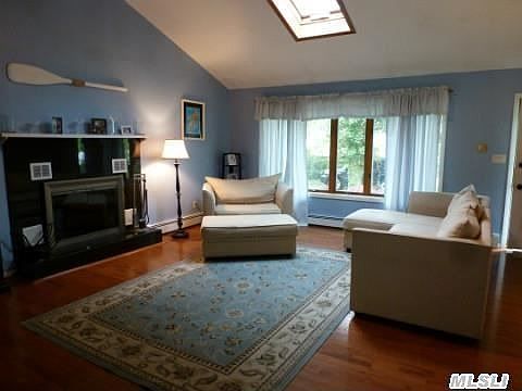 3rd image of 4 Ross Ave