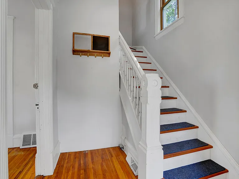 1022 20th Ave NE #1 — Photo 16