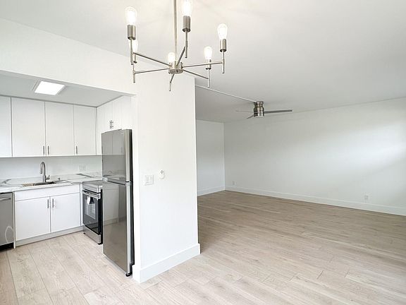 2nd image of 109 Harwood J #109