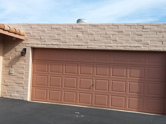 Two-car grg w attached wkrm