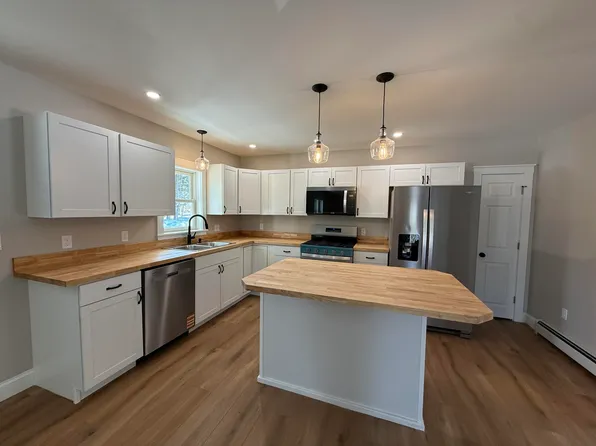 9 Raspberry Hill Road, Mechanic Falls, ME 04256