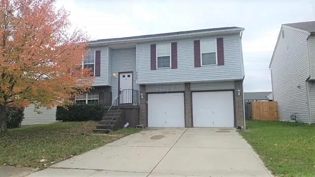 4685 Parkwick Dr photo 1